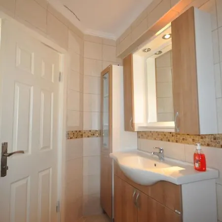 Sleeps 7 With Pool Air Con And Wifi Vila *