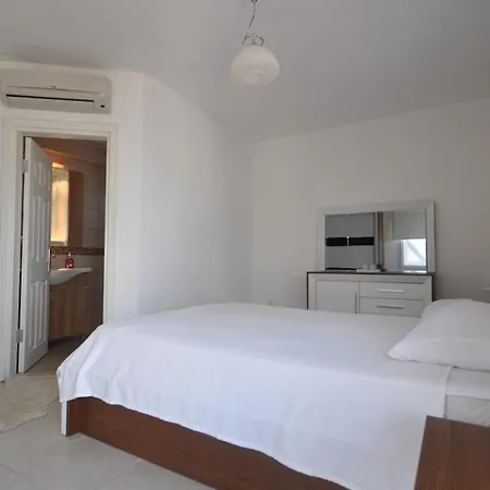 Sleeps 7 With Pool Air Con And Wifi
