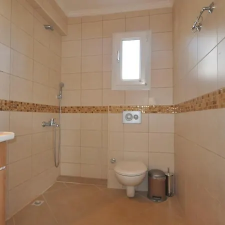 Vila Sleeps 7 With Pool Air Con And Wifi