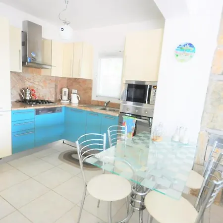 Sleeps 7 With Pool Air Con And Wifi Gündoğan